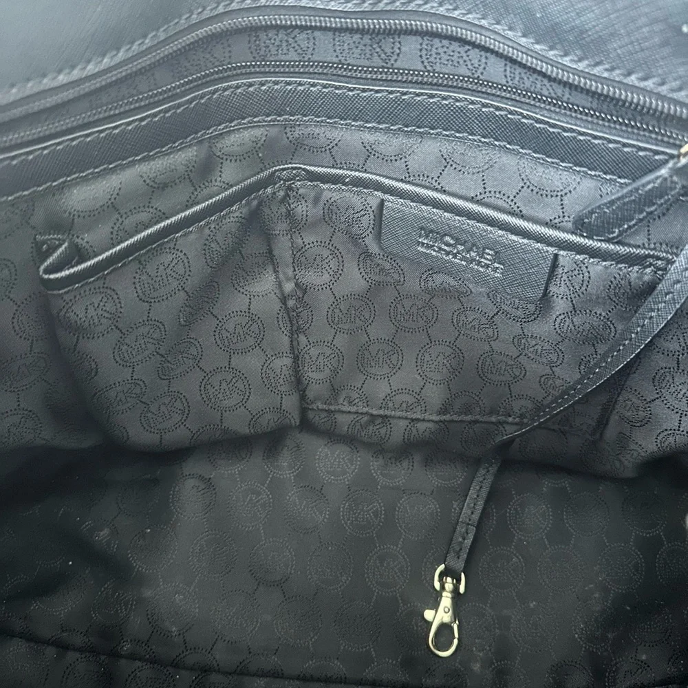 Michael Kors Black Large Shoulder Bag - Picture 7 of 8